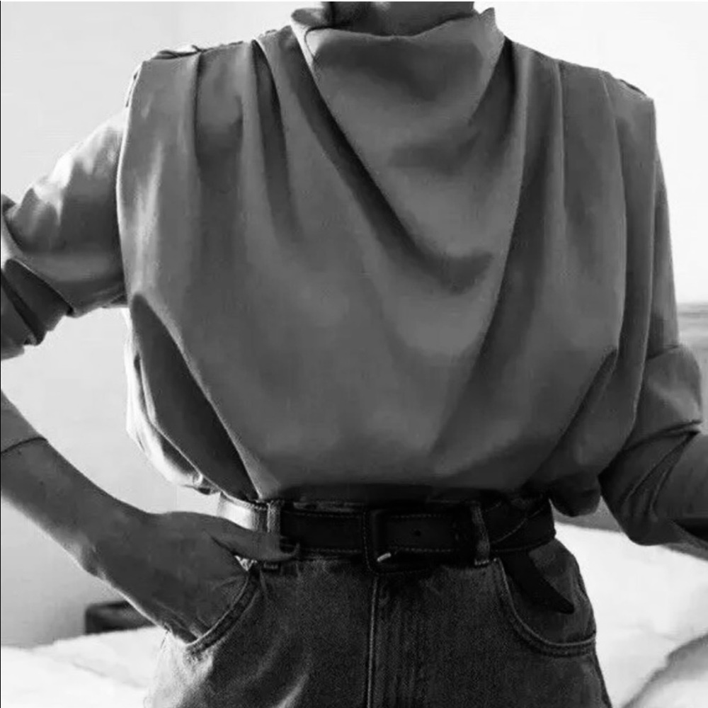Last😍Zara pleated top bloggers favorite